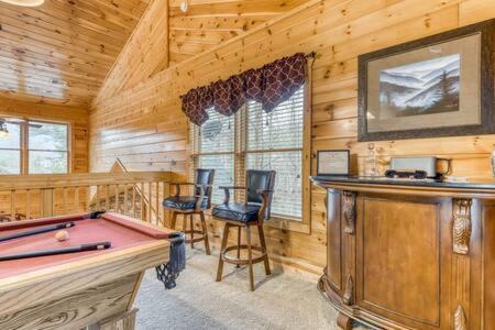 Вилла The Great Escape - Min From Parkway With Hot Tub Гатлинбург Экстерьер фото