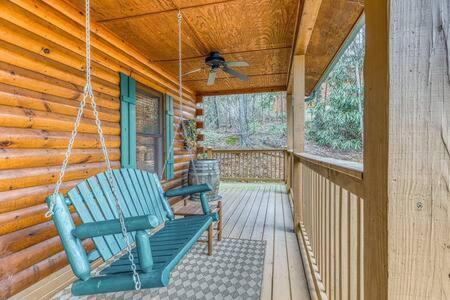 Вилла The Great Escape - Min From Parkway With Hot Tub Гатлинбург Экстерьер фото