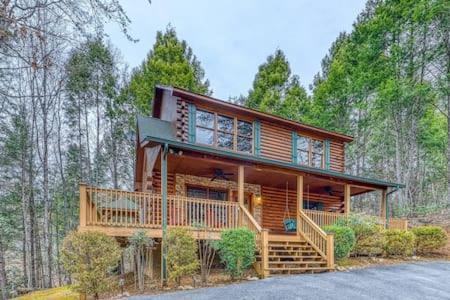 Вилла The Great Escape - Min From Parkway With Hot Tub Гатлинбург Экстерьер фото
